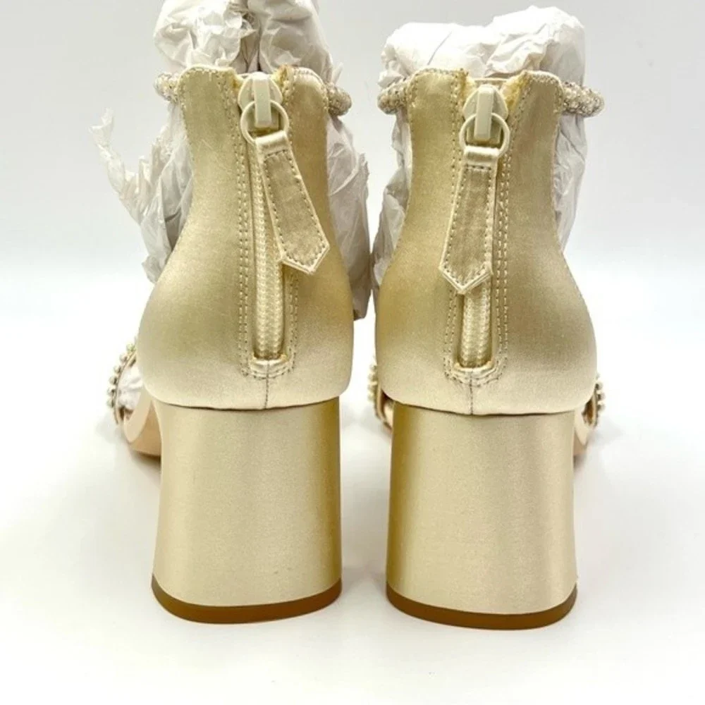 Badgley Mischka Size 7 Kameryn Ivory‎ Satin Jeweled Dress Sandals Heels Shoes